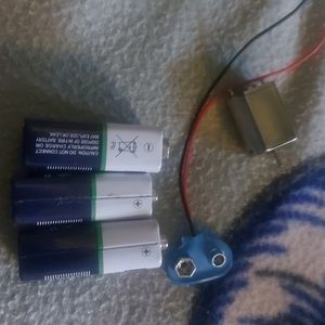 3 HYW BATTERIES WITH Attacher And A Motor