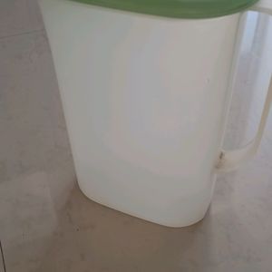 Tupperware jug