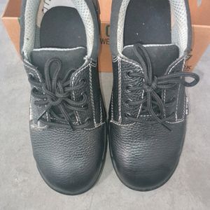 Go Work Heavy Duty  Safety Footwear Size-8