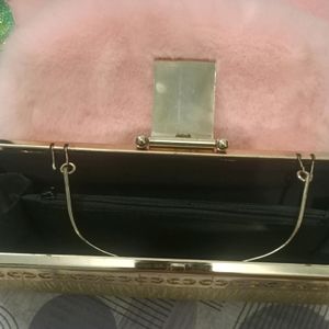 Elegant Golden Culch Purse