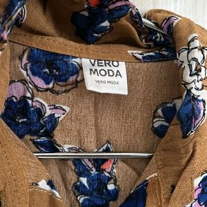 Vero Moda crop shirt