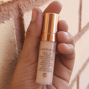 Charlotte  Tilbury Airbrush Flawless Foundation