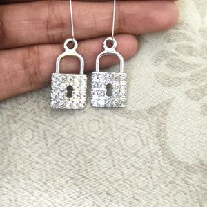 2 Earrings