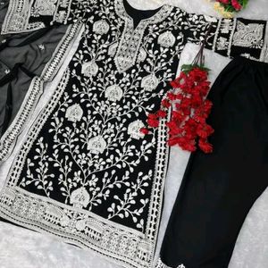 Party Wear Pakistani Style Suit In Trend