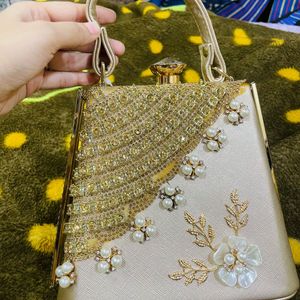 Women Embellish Golden Clutch Bag 💼