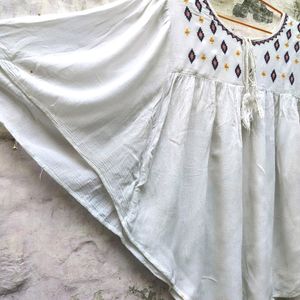 WHITE EMBROIDERED CAPE TOP