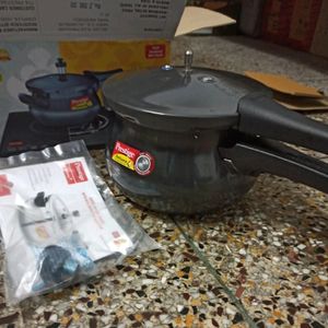 Prestige Deluxe Pressure Cooker