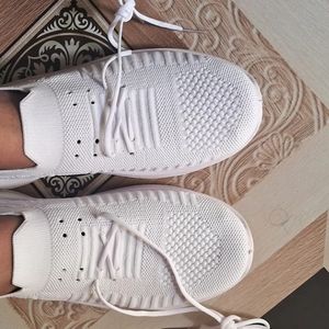 WHITE CASUAL SHOE