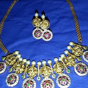 Beautiful Kempu And Pearl Neck Set