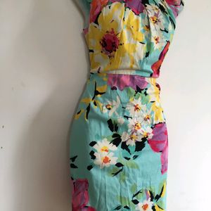 Knee Length Floral Sleeveless Dresses