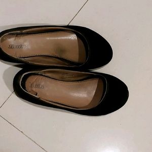 ❗️❗️FREE DELIVERY❗️❗️BATA BLACK FLATS BELLIES