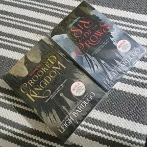 Crooked Kingdom+ Six Of Crows Book