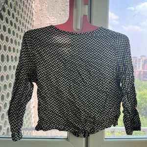 Black and white fusion crop top in size L