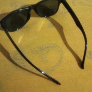 Boys/Girls Sunglasses 1+1 Free