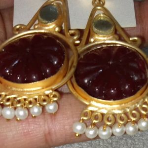 MAROON INDUCED PEARL EARRING 💃