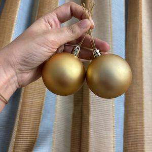 Gold And Silver Medium Sized Ball Hangings For 🎄