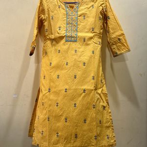 Avaasa Yellow Kurta Size M