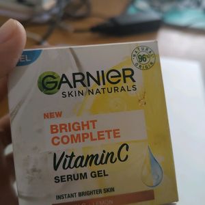 COMBO Garnier Skin Naturals And Florette Cream