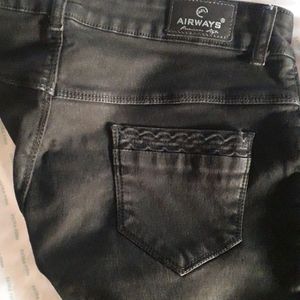 New Black Airways Capri