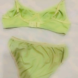 3 PAIR OF BRA & PANTY, 2 HANDKERCHIEF FREE