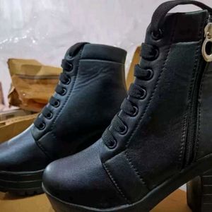 Shoetopia black boots