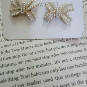 Bow Stud White