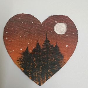 Landscape Scenari In Heart Shape Canvas Paper