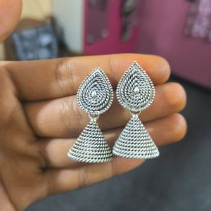 2 Earrings,1 Locket