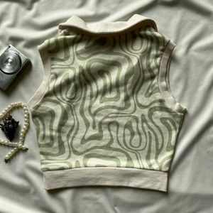 Collared Sleeveless Top