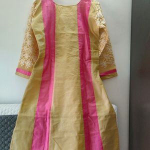 Embroidered Embellished Kurta Pink