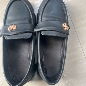 Good black loafers🤍