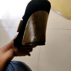 Golden Black Wedges