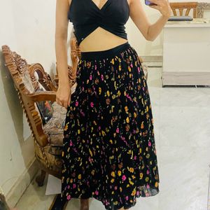 Set Of Pleated Skirt With Crop Top