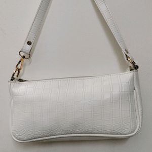 Pretty White Sling Bag 🎀