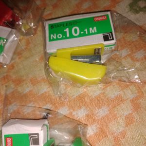 Steplaer With 1 Pin(Small/Random Colour/Single)📃