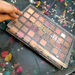 **Eyeshadow Palette**