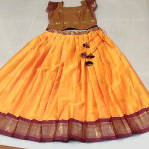 Pattupaavada With Short Blouse For Women