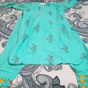 I Am Selling Kurta And Pant Set