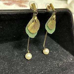 Pearl With Leaf Earing