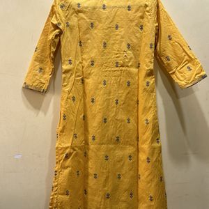 Avaasa Yellow Kurta Size M