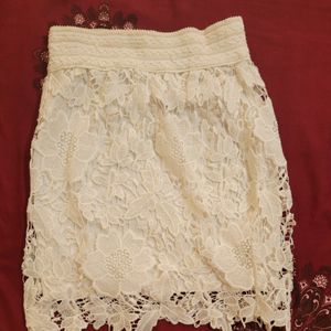 Chic White Stretchable Mini Skirt