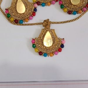 Locket, Earings With Maang Tika