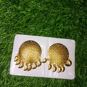 Golden Earrings For All Festive Wear