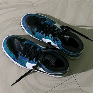 Nike Dye Tie Sneakers