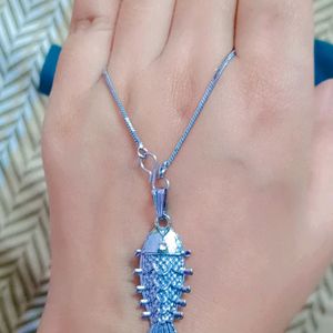 Neckchain Fish Pendant