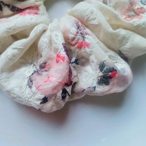 XXl  Chikankari Scrunchies 🌸🌷🌺