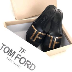 TOM FORD FLATS