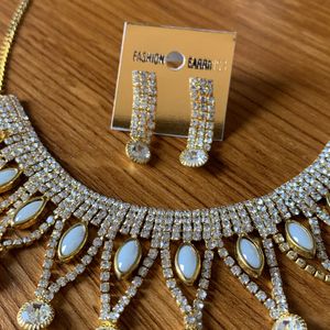 A Beautiful Diamond Necklace Set With Earring