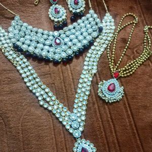 05 Pcs Jewellery Set. Like New