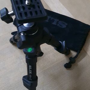 Compact DSLR camera stand